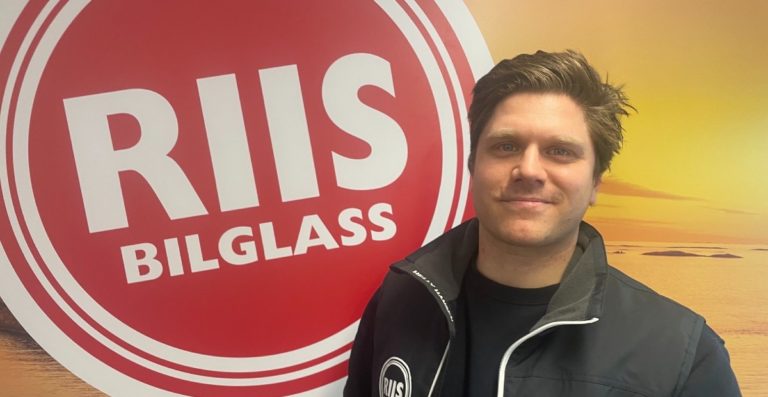 Riis Bilglass AS is Norway's largest car glass chain.
